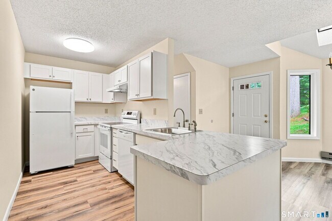 Building Photo - 44 Tolland Ave