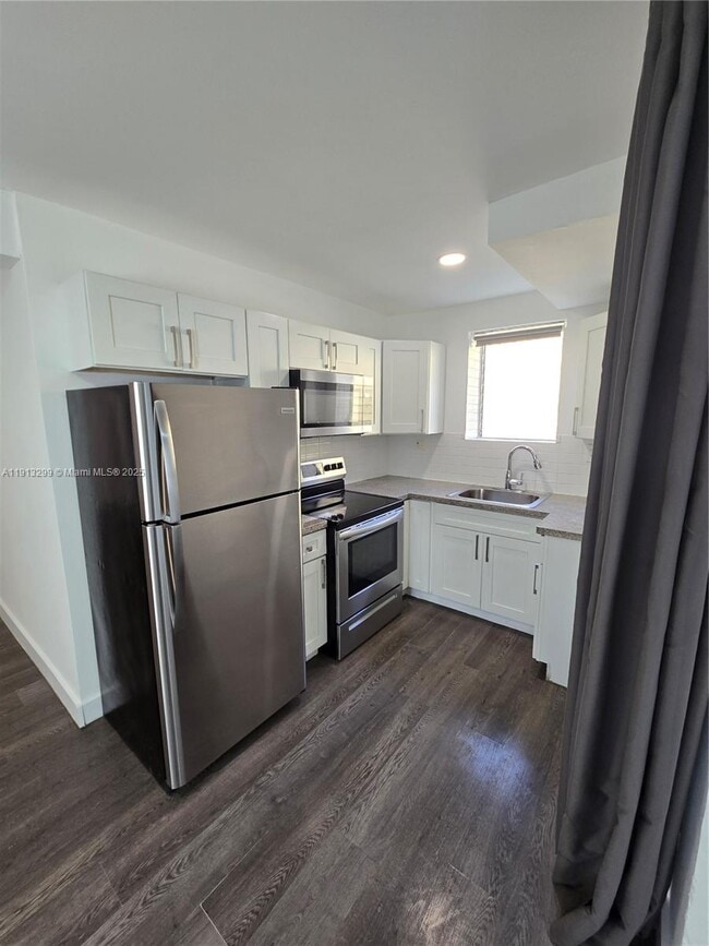 Building Photo - 1629 SW 6th St