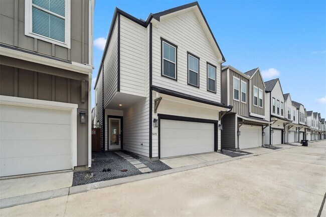 Building Photo - 8470 Berry Grn Ln