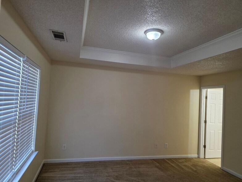 Building Photo - 213 Shenandoah Dr