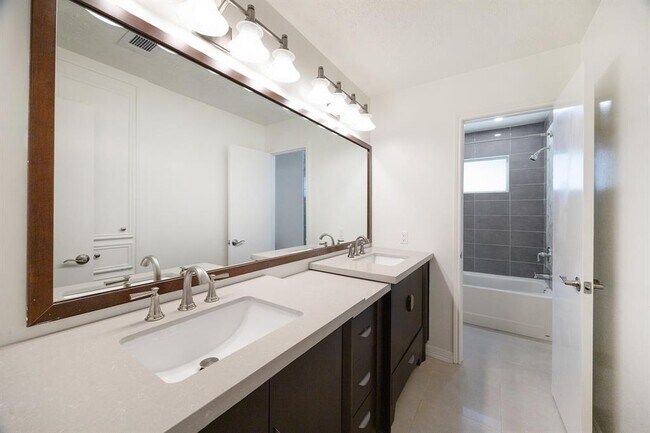 Building Photo - 25402 Lynbriar Ln