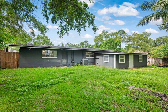 Building Photo - 6750 Snow White Dr