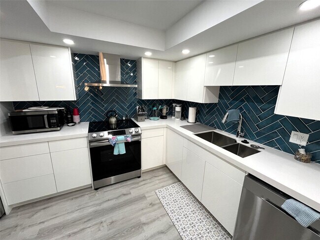 Building Photo - 3500 Galt Ocean Dr