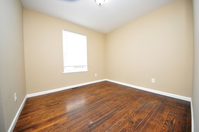 Building Photo - Freshly updated 3 Bedroom Home with a Full...