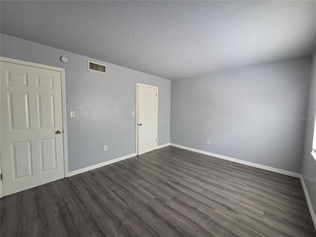Building Photo - 706 W Dixie Ave