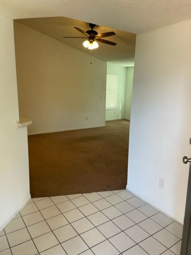 Building Photo - Venetian place two bedroom Condo