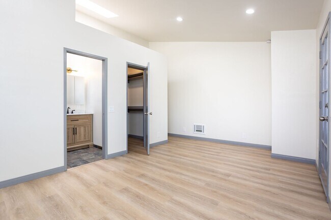 Building Photo - 776 Sapphire St