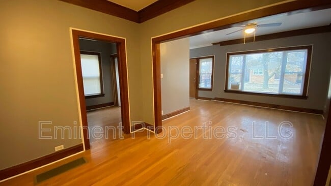 Building Photo - 444 W 98th St