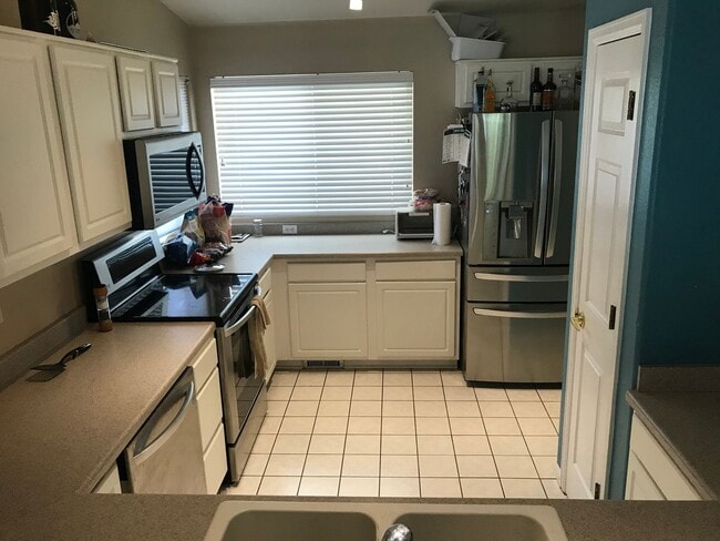 Building Photo - Available October 2025! 3 Bedroom 2 Bath SFH