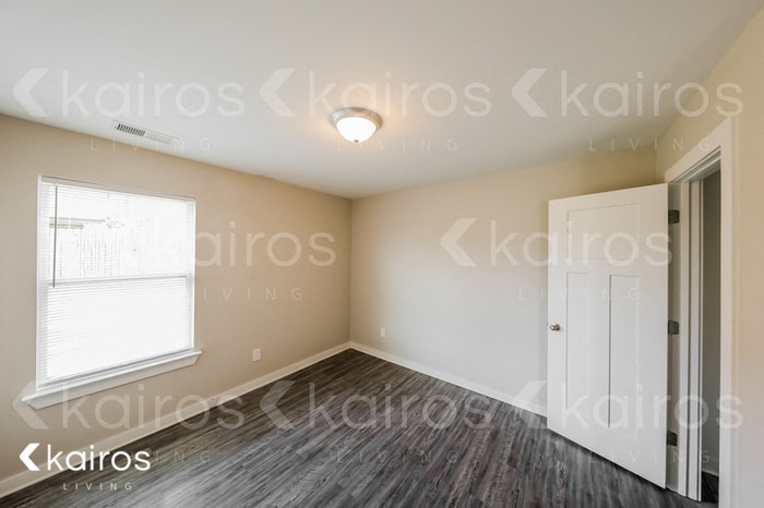 Building Photo - 900 5th Way