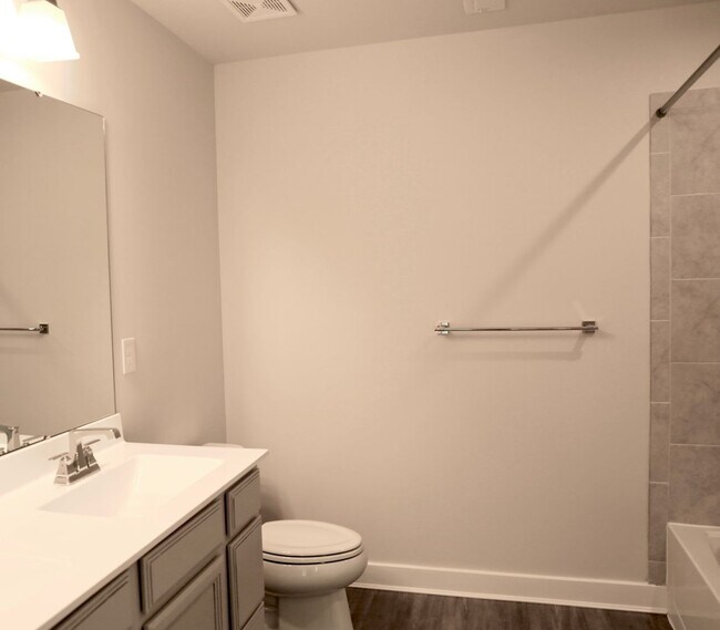 Building Photo - 1331 Darling Dr