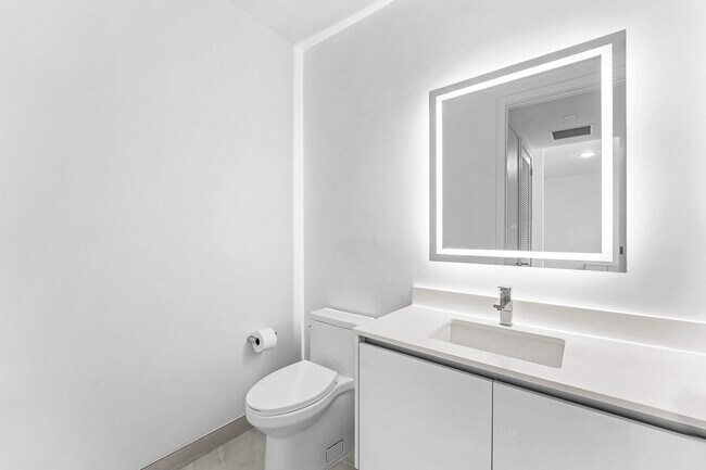 Building Photo - 220 Lake Shore Dr