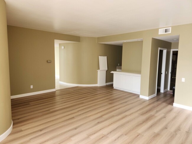 Building Photo - Carmel Valley 4 Bedroom House