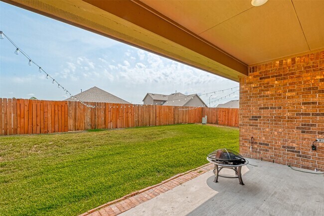 Building Photo - 18118 Van Berkel Ln