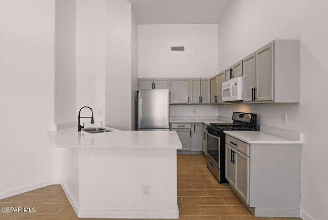 Building Photo - 5274 Sean Haggerty Dr