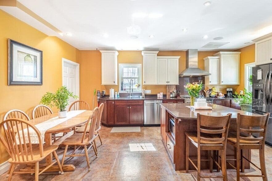 Building Photo - 39 Melvin St