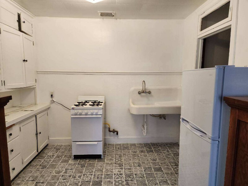 Building Photo - 511 West Elizabeth Street