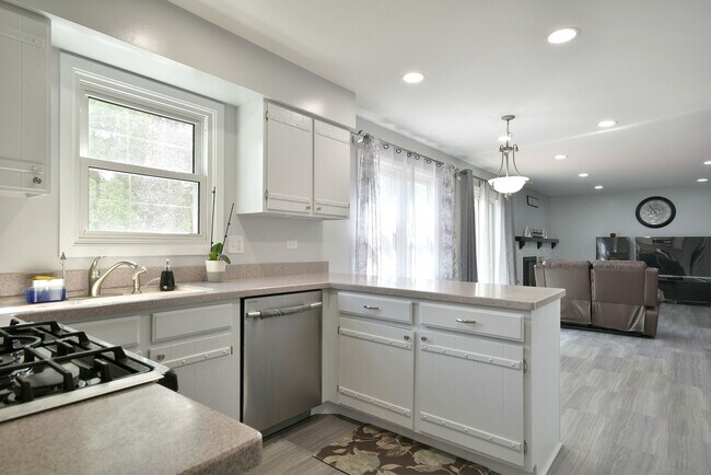Building Photo - 1557 Scottdale Cir
