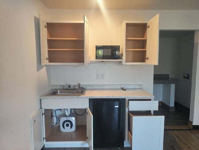 Building Photo - All Utilities Included! Horizon Suites – Your Own Private Suite Starting at Just $995/month