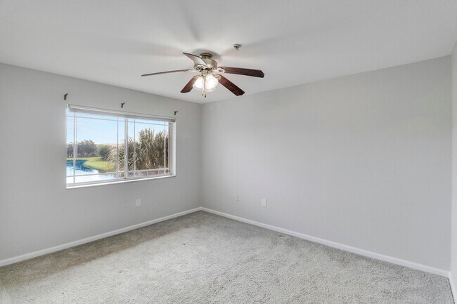 Building Photo - 141 SW Palm Dr