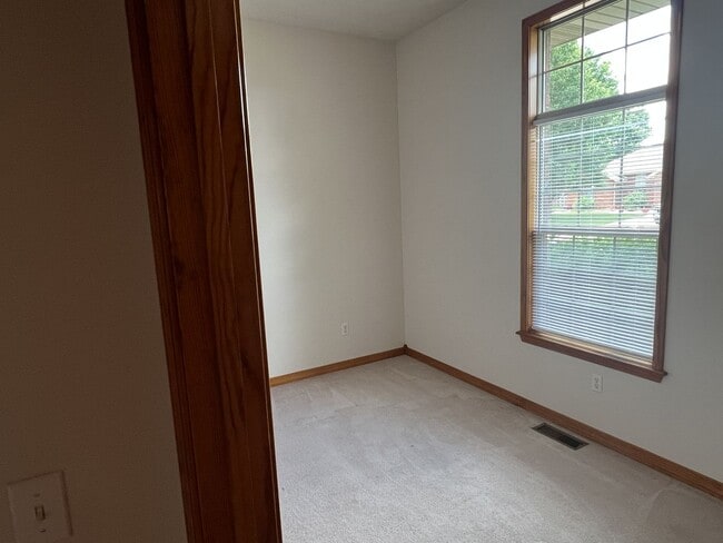 Building Photo - Beautiful Home in Republic! Wont Last!