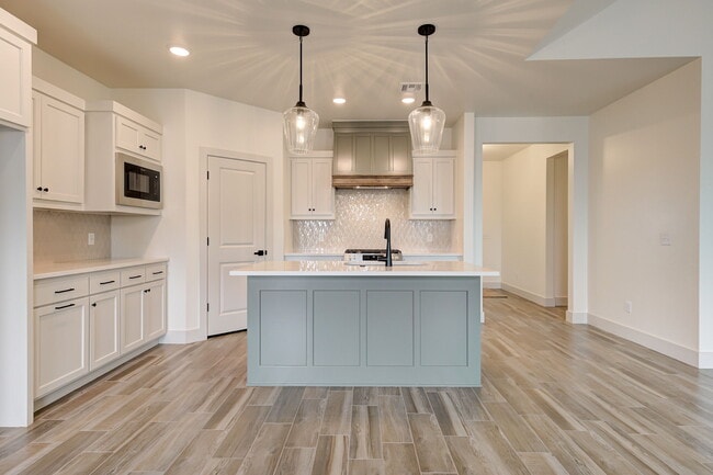 Building Photo - 6024 Kinnick Dr