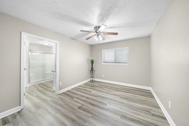 Building Photo - 4526 Sloangate Dr