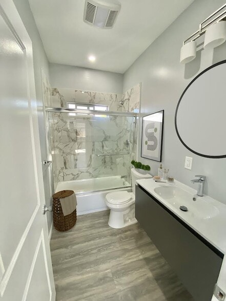 Bathroom - 5451 Brynhurst Ave
