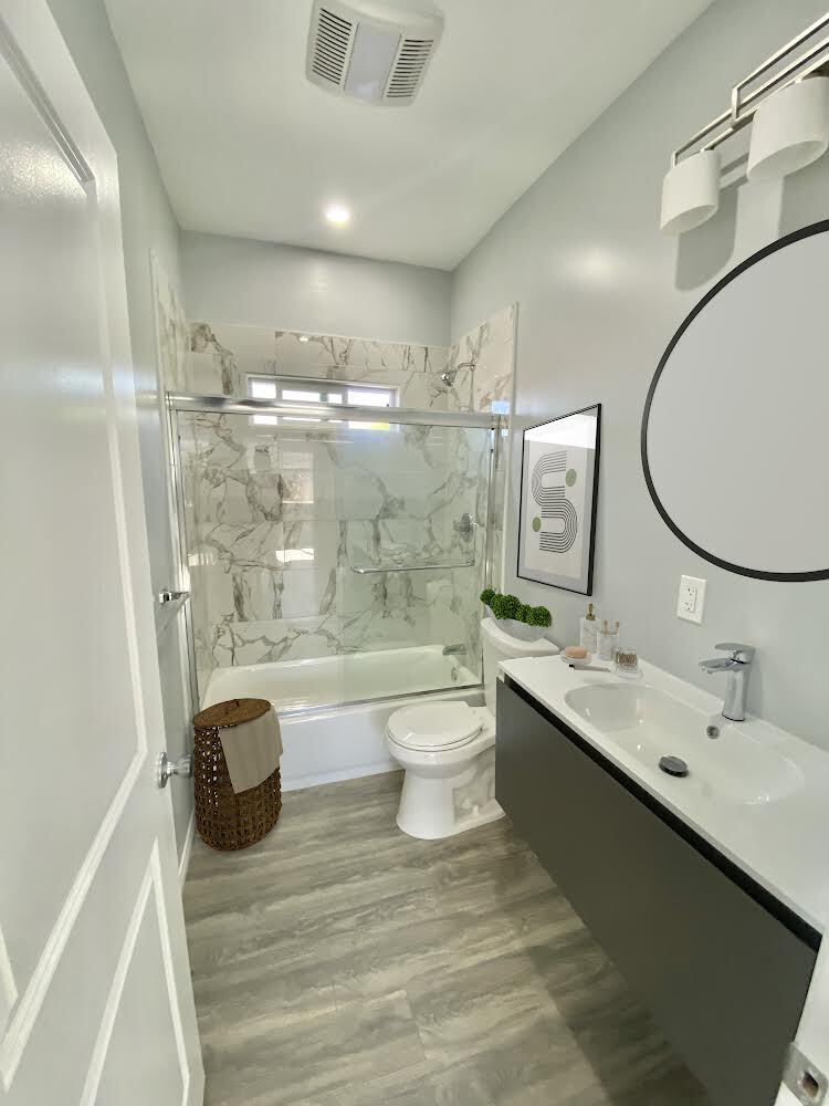 Bathroom - 5451 Brynhurst Ave