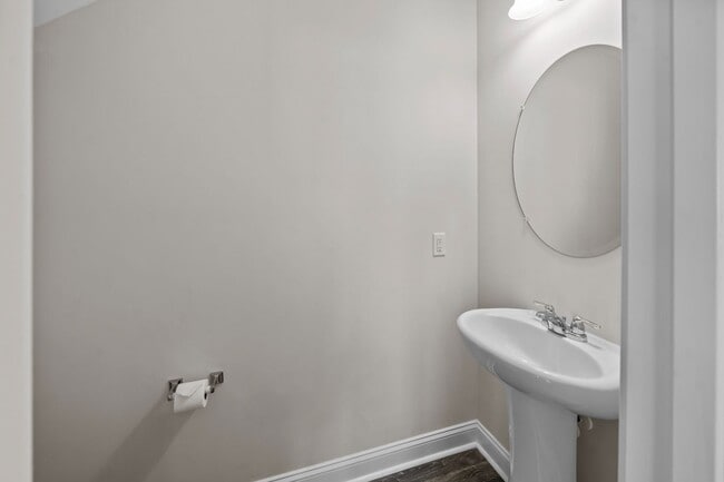 Building Photo - 147 Ainsdale Dr