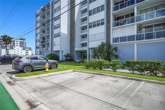 Building Photo - 9381 E Bay Harbor Dr
