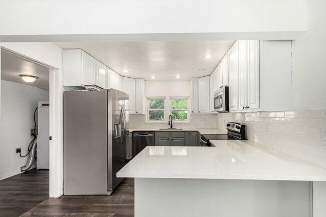 Building Photo - Lovely three bed / one bath home for rent