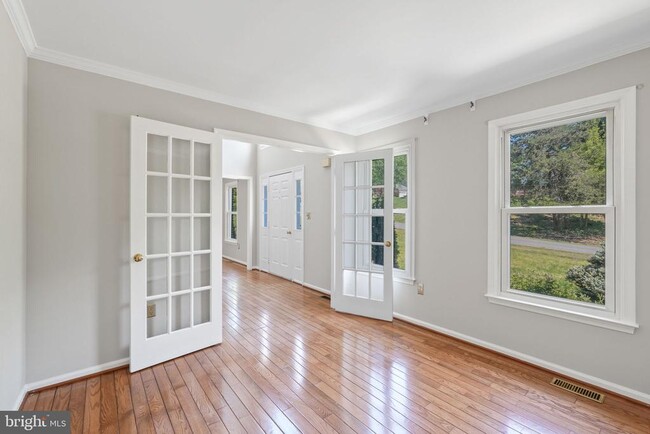 Building Photo - 10 Apple Blossom Ct