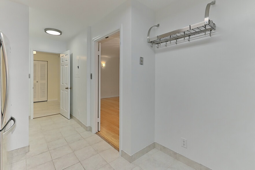 Building Photo - 3800 Powell Ln