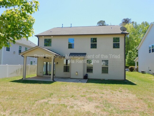 Building Photo - 1427 Sawyer Ave