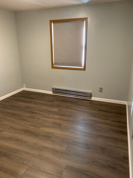 Building Photo - 930 Iowa Ave