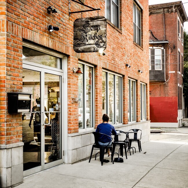 Building Photo - 2038 N Front St