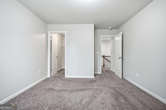 Building Photo - 2053 Hamilton Lake Pkwy