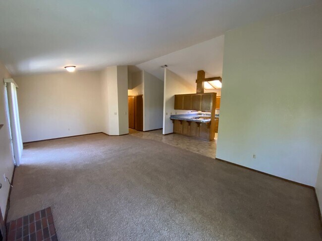 Building Photo - 1348 E Ferguson Ct