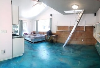 Building Photo - Rarely Available Pool house studio available for rent
