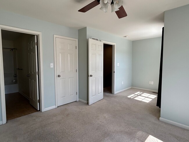 Building Photo - 941 Lansdowne Rd