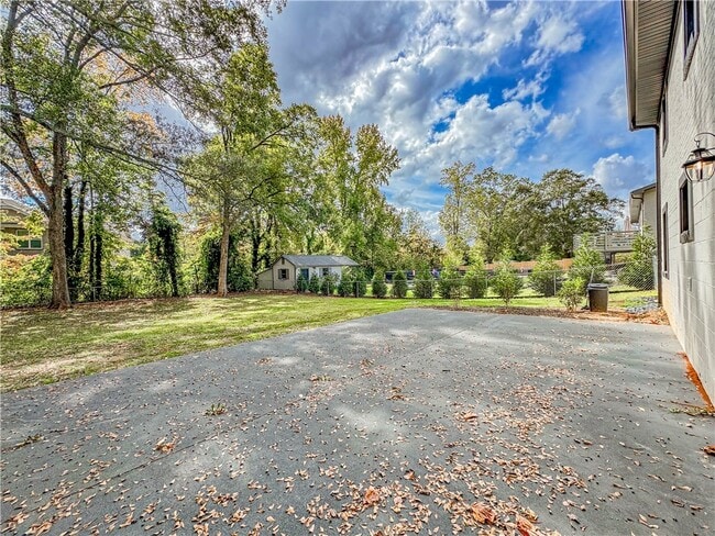 Building Photo - 710 Evelyn Dr