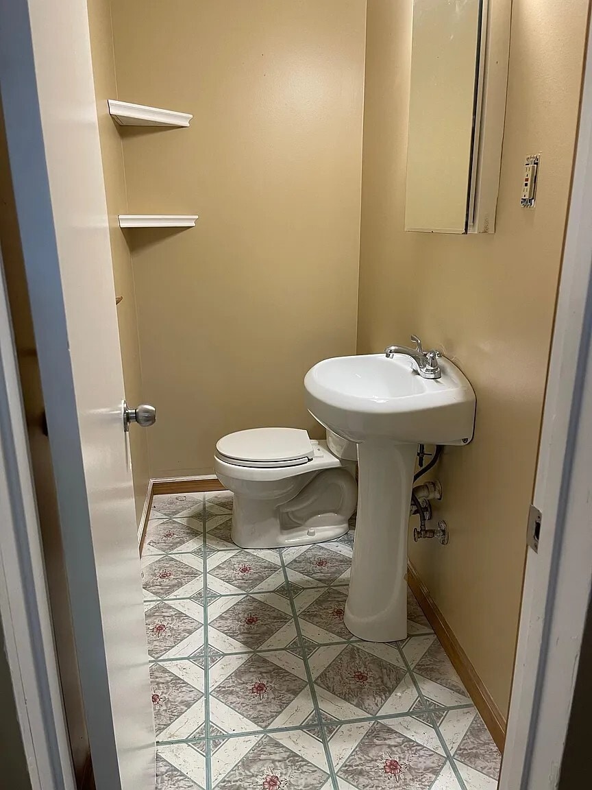 Building Photo - 33 Woodbine St