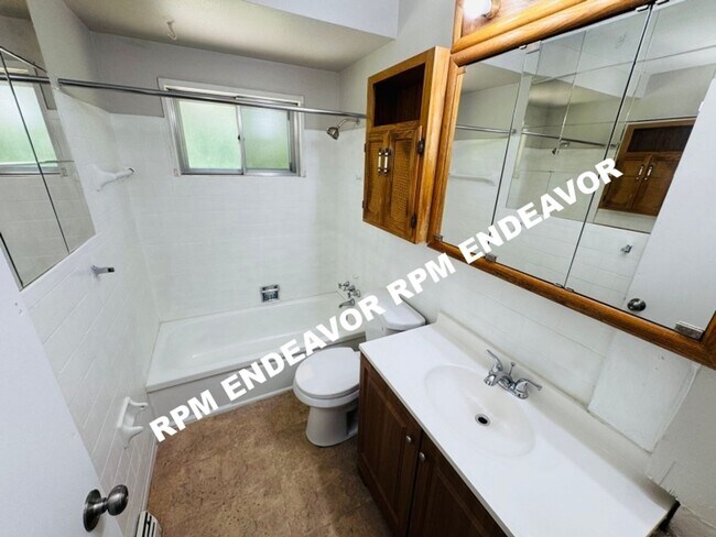 Building Photo - Just Hit the Market — Spacious Layout + Basement Space in St. Louis, Housing Choice Voucher Accep...
