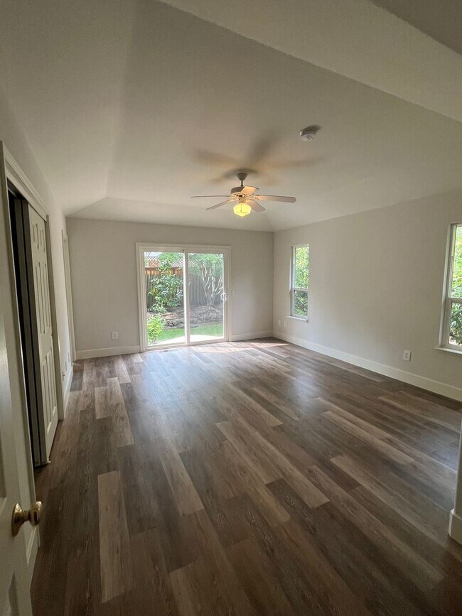 Building Photo - Large Single Level 4 Bedroom 2 Bathroom Home located in Northeast Rohnert Park