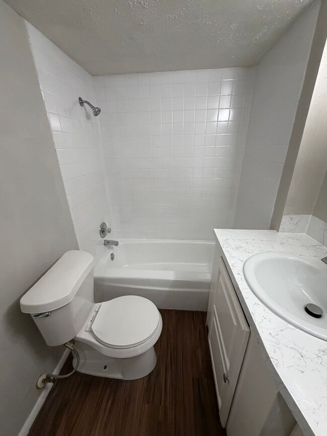 Building Photo - 1 bedroom 1 bath - downstairs