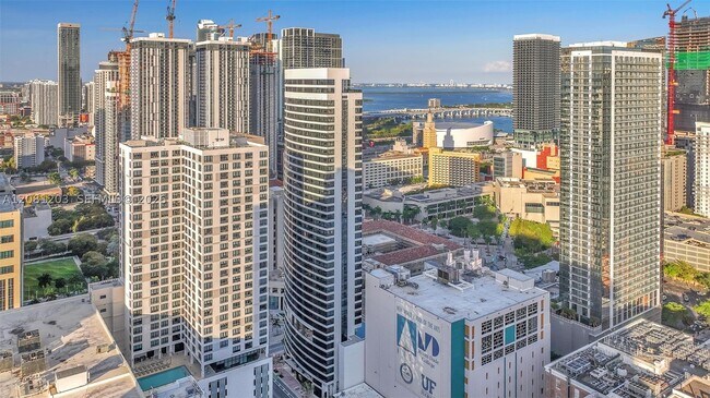 Building Photo - 225 N Miami Ave
