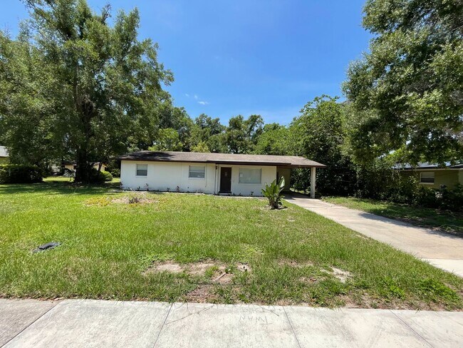 Building Photo - Beautiful 3 Bedroom, 1.5 Bathroom Home in Deland!!
