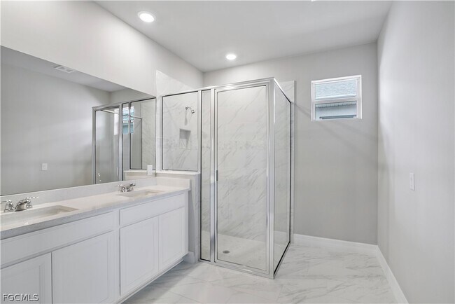 Building Photo - 44300 Saddlewood Ct