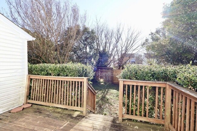 Building Photo - 1507 Lakeview Ave